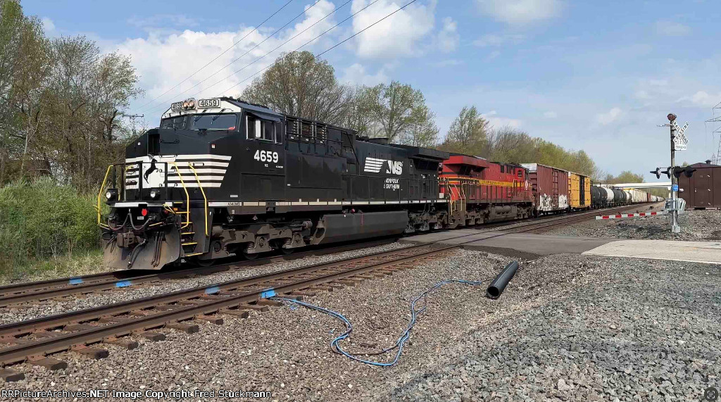 NS 4659 leads 16G.
